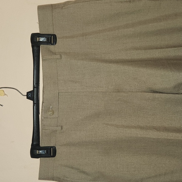 Men's Ralph Lauren Tan Slacks, Size 33x32 but hemmed to a 31in length - Picture 2 of 8
